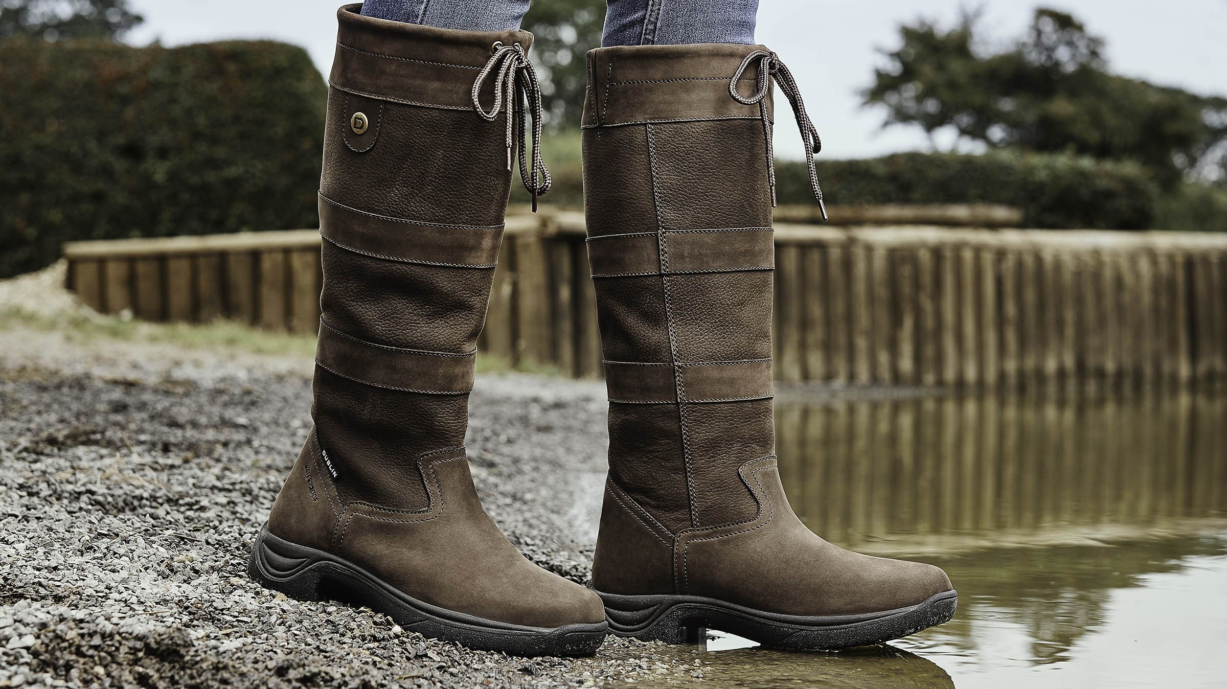 Top 5 Best Country Boots For Dog Owners